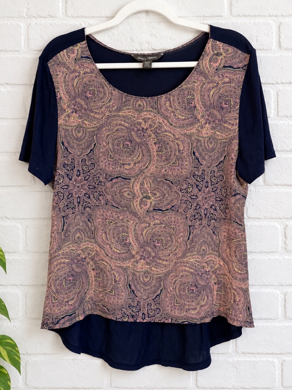 Tommy Bahama 100% Silk Front Paisley Top Women’s M Navy Short Sleeve Blouse